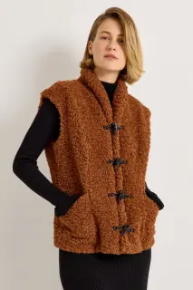 Astrid Vest in Bisque
