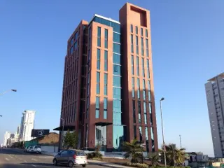 Edificio oficinas renaca norte