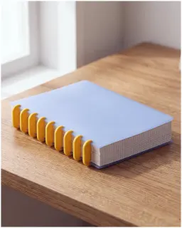*J'adore mon cahier Atoma... mais il est plein.* C'est avec cette demande toute simple qu'une étudiante est entrée chez MakersLLN. Sa première idée était d'imprimer des anneaux plus grands afin de con