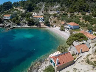 True Retreat in an Island Cove
