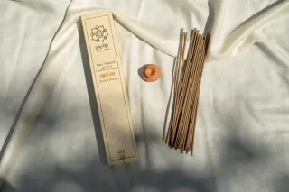 Crassna Khmer Cambodian Agarwood/Oud Incense Sticks- Gold (Coreless)