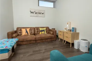Interior stay