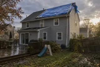 Emergency tarp bvqboskd