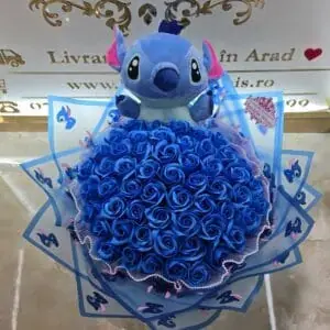 Buchet din 55 Trandafiri de Sapun Albastri cu Stitch Albastru si Ambalaj cu Stitch