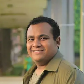 Paskal Saljong Mrong