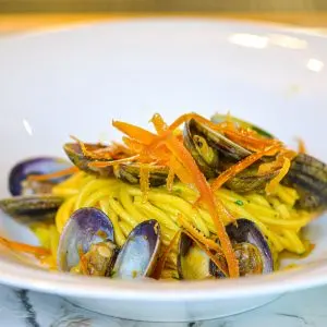 Spaghetto quadrato, vongole e bottarga di muggine