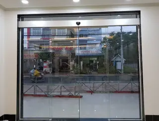 Cua tu dong