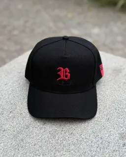 Boné snapback preto basic vermelho