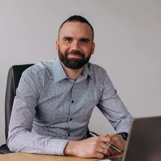 Altego employee